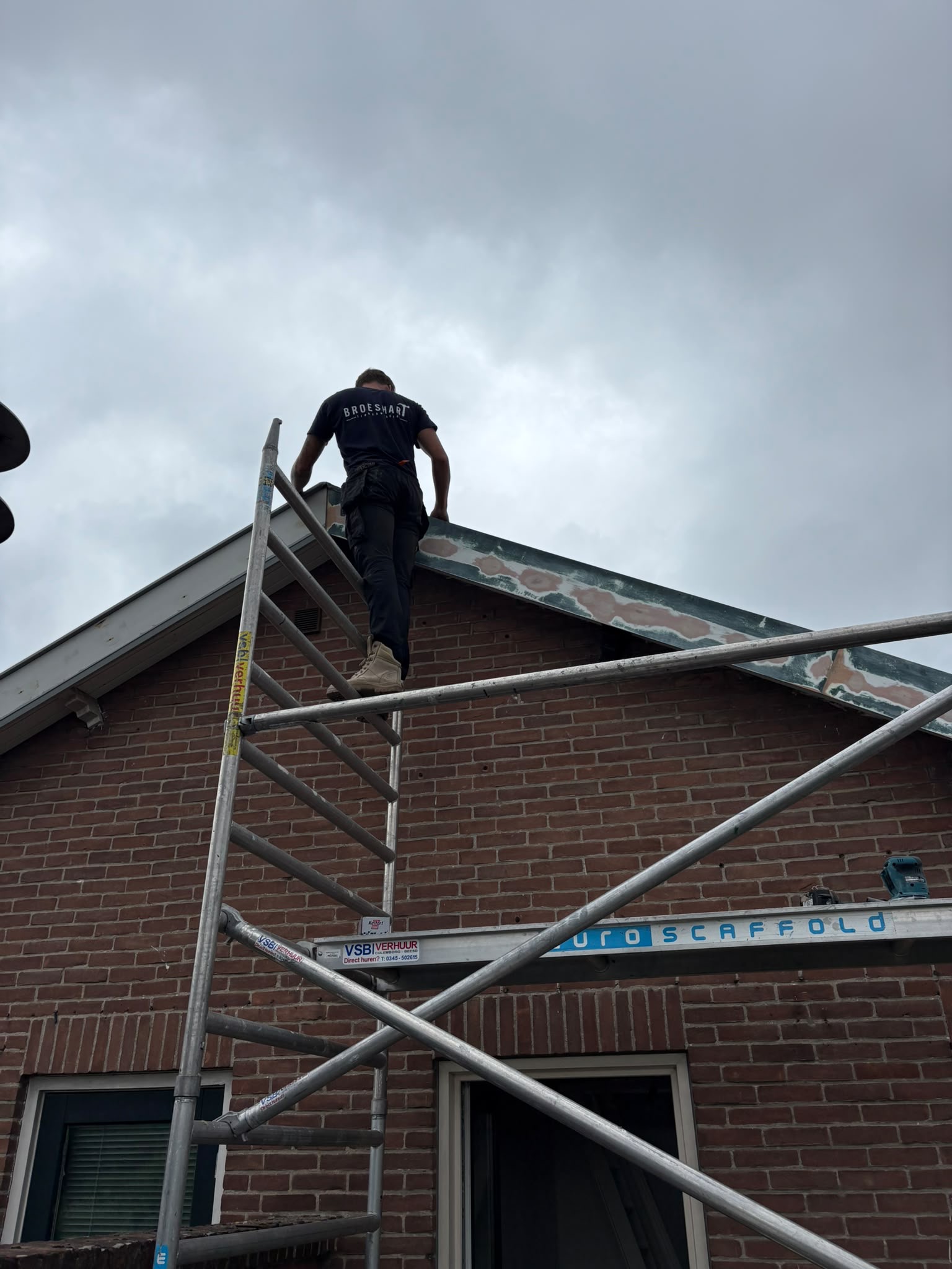 Mees Broeshart aan het werk